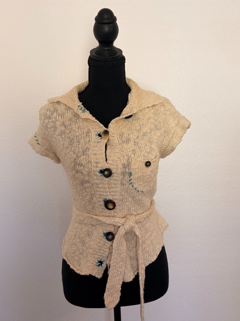 Adorable Free People cropped sweater Size XS